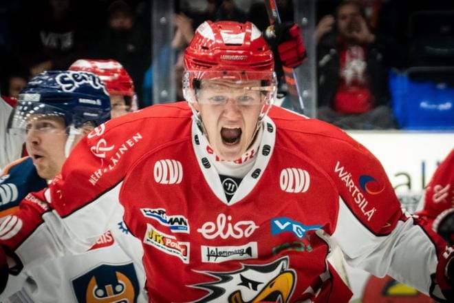 Pelikieltonsa kärsinyt Tommi Tikka nähtiin ensimmäistä kertaa tällä kaudella sarjaottelussa. KUVAT: OSKU PIENIMÄKI / ESA SILTALOPPI MEDIA