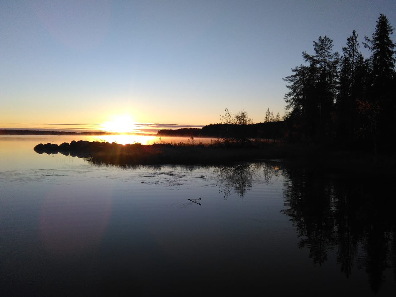 Aurinko nousee Iijärvellä 29.9. klo 7.30