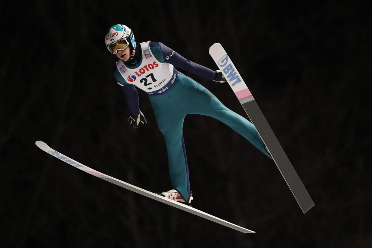 Suomen Eetu Nousiaisen hyppy kantoi Wislan HS134-mäessä 111,5 metriä oikeuttaen paikkaan mäkihypyn maailmancupin kauden avauskilpailussa.