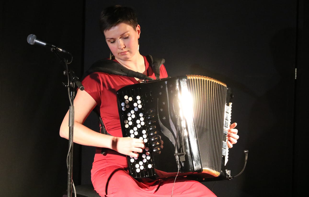 Teija Niku on Haapaveden Folk-festivaalien taiteellinen johtaja.