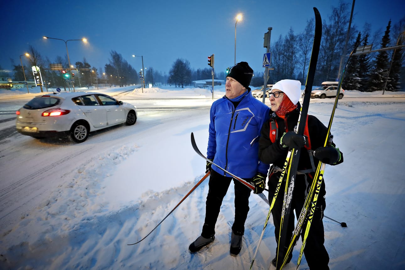 Eero Honkolan ja Aila Lammin menopelejä ovat jalat, sukset, polkupyörät tai julkiset kulkuneuvot.