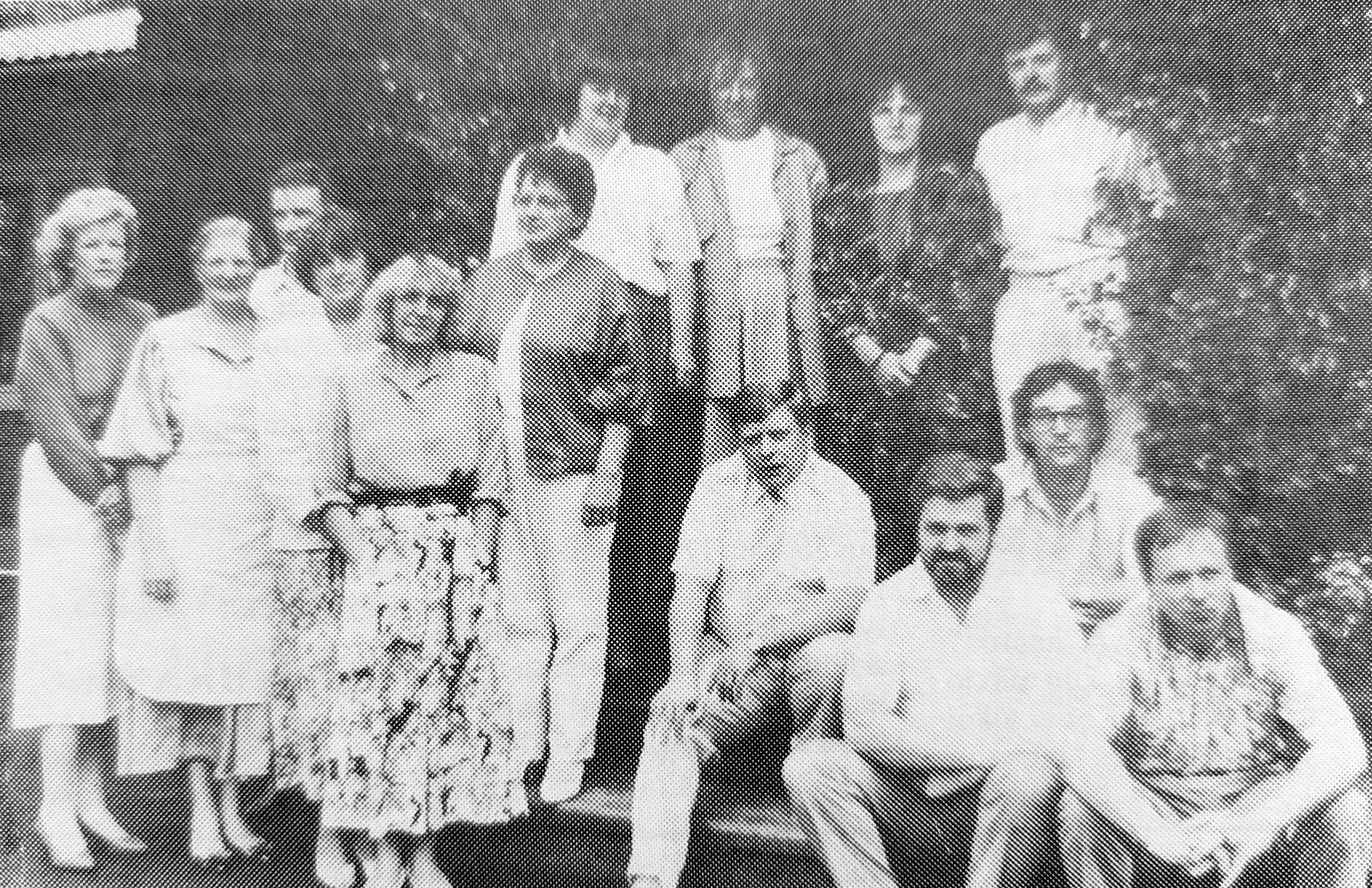 Peuran koulun ekaluokkalaiset tapasivat 35 vuoden jälkeen vuonna 1990 – "Olisin tullut tänne mistä hinnasta hyvänsä, vaikka lopputilin olisin saanut!"