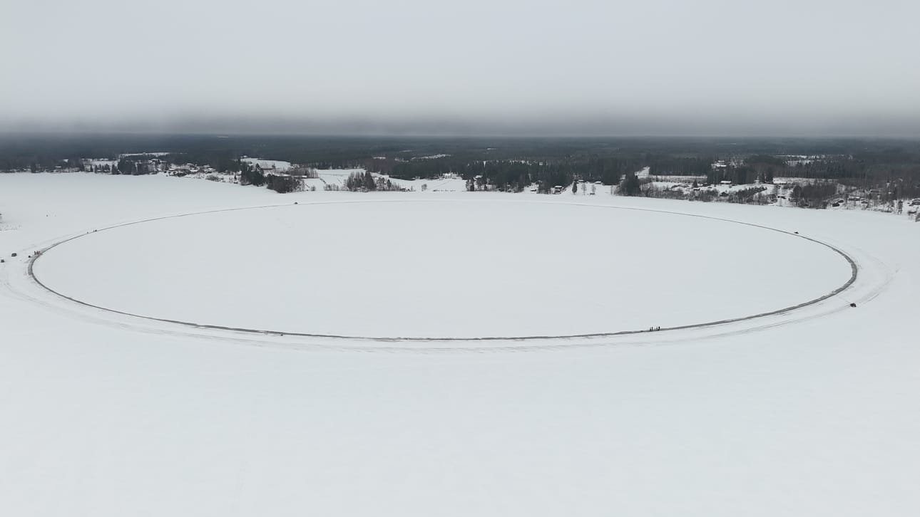 Maailman suurimman jääkarusellin halkaisija on 602 metriä.