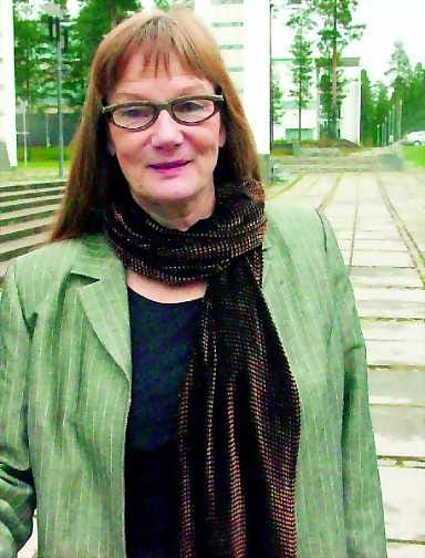 Uudet sävyt. Taiteellinen johtaja Sina Kujansuu tuo Runoviikolle persoonallisen leimansa. Uusia tapahtumia on esimerkiksi Suven runoilija, ensi kesänä Aila Meriluoto, joka täyttää 80 vuotta.