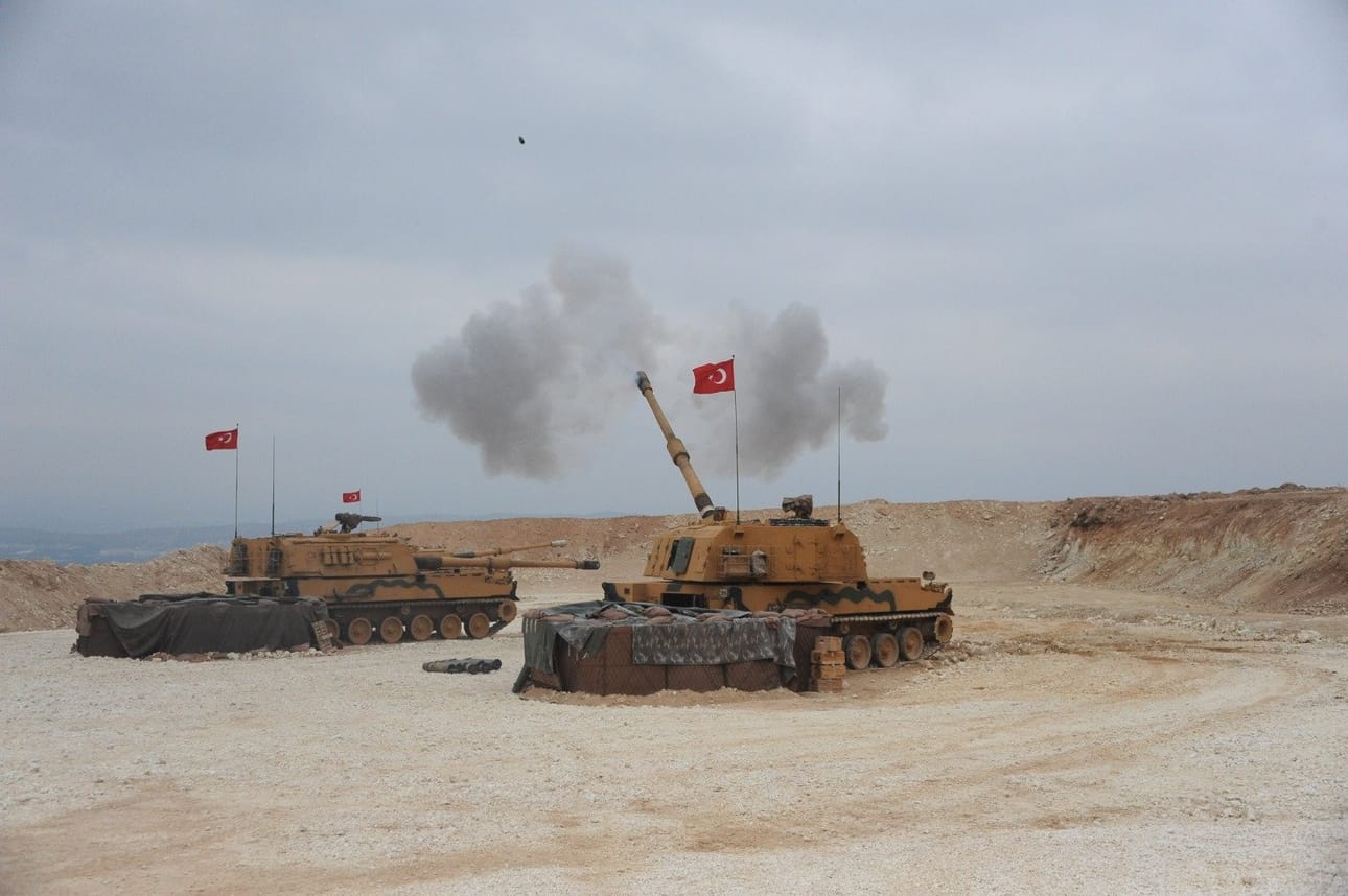 Turkin armeija ampui kohti Pohjois-Syyriaa keskiviikkona Turkin ja Syyrian rajan lähellä.