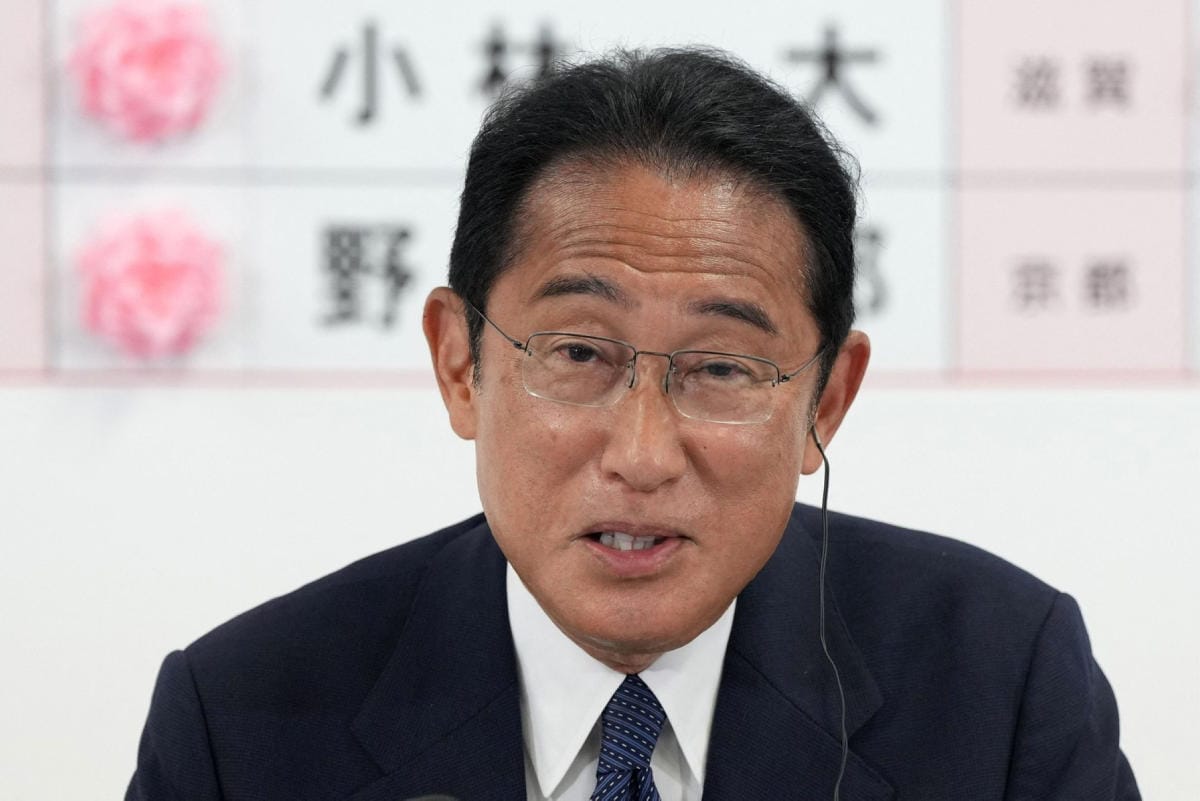 Japanissa tänään järjestetyissä parlamentin ylähuoneen vaaleissa hallitsevan liberaalidemokraattisen puolueen (LDP) johtama koalitio on voittamassa vaalit. Kuvassa Japanin pääministeri ka LDP:n johtaja Fumio Kishida. LEHTIKUVA/AFP