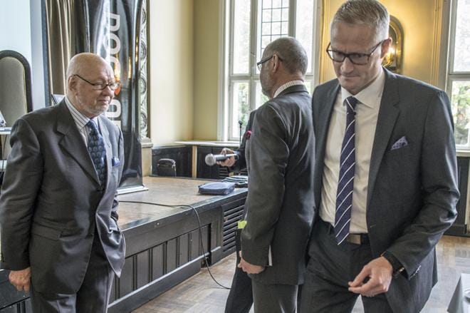 Ministeri Jaakko Iloniemi (vas.) ja kyberturvallisuuden professori Jarno Limnéll (oik.) arvioivat, että uhkakuvat muuttuvat yhä monimutkaisemmiksi. KUVA: Kimmo Penttinen