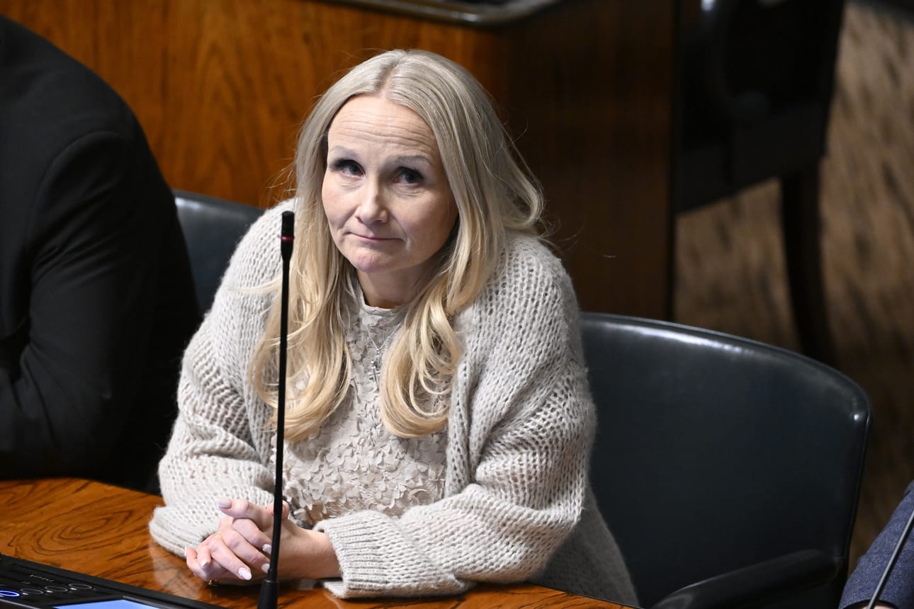 Perussuomalaisten kansanedustaja Kaisa Garedew on toinen vakavan huomautuksen saaneista.