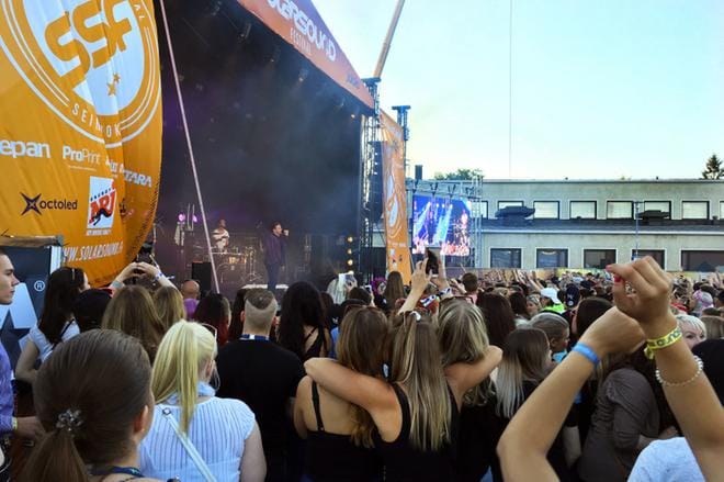Sponsorit haluavat osoittaa yhteistyönsä tapahtuman kanssa monin tavoin. Tämä kuva on Eparinkin tukemasta Solar Sound -festivaalista. Kuva Virpi Kupiainen-Ämmälä