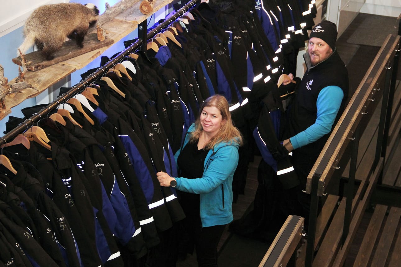 Simolaisen kotieläinpuisto Arkadian yrittäjät Päivi Ruotsalainen ja Samuli Myllyneva ostivat kemiläisen safariyrityksen Sea Lapland Safariksen liiketoiminnan viime maaliskuussa. Sen jälkeen he vuokrasivat Kemin Matkailulta lumilinnan liepeltä tilat safaritalolleen.