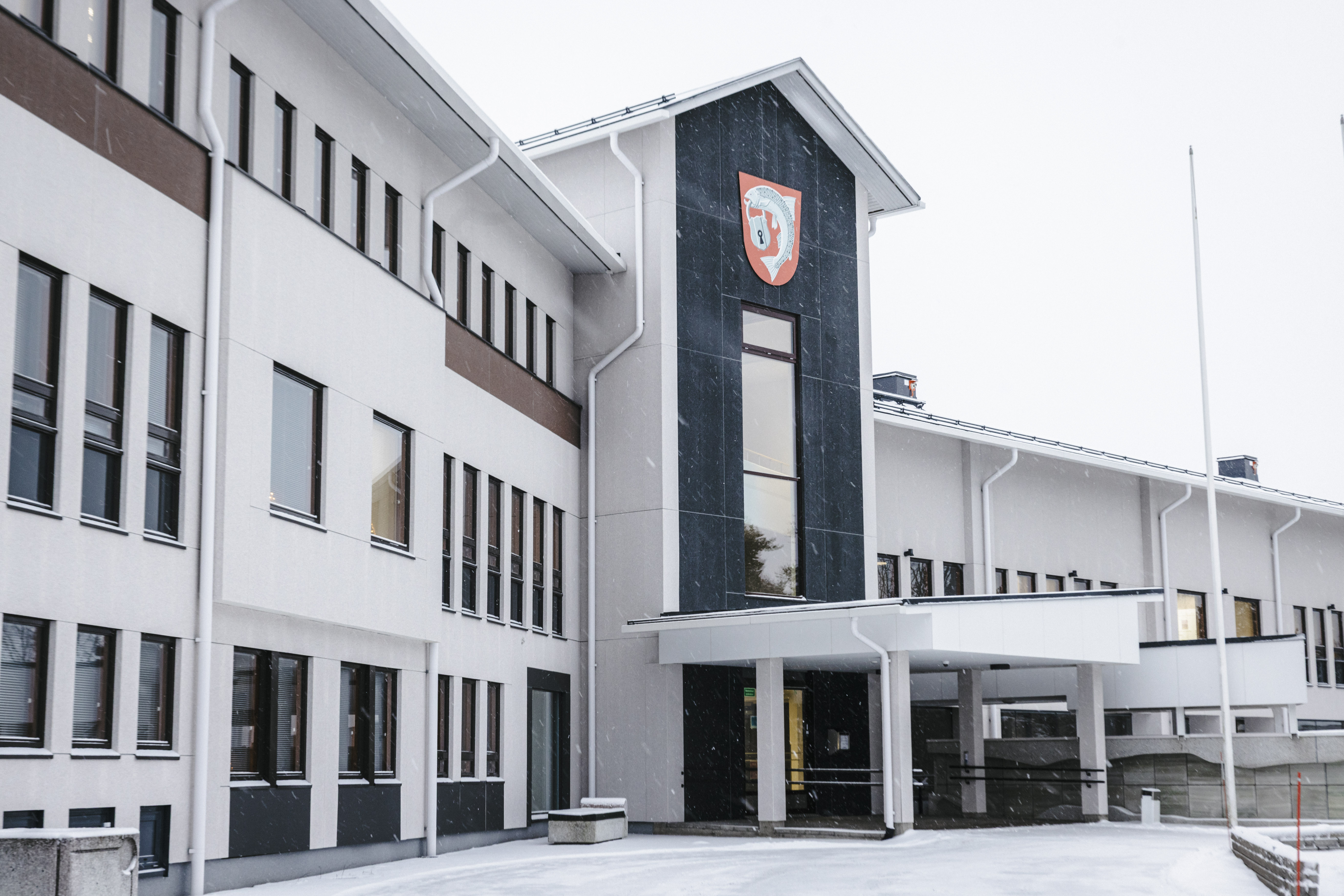 Keminmaan hallihankkeen ajoitus taloudellinen riski kunnalle