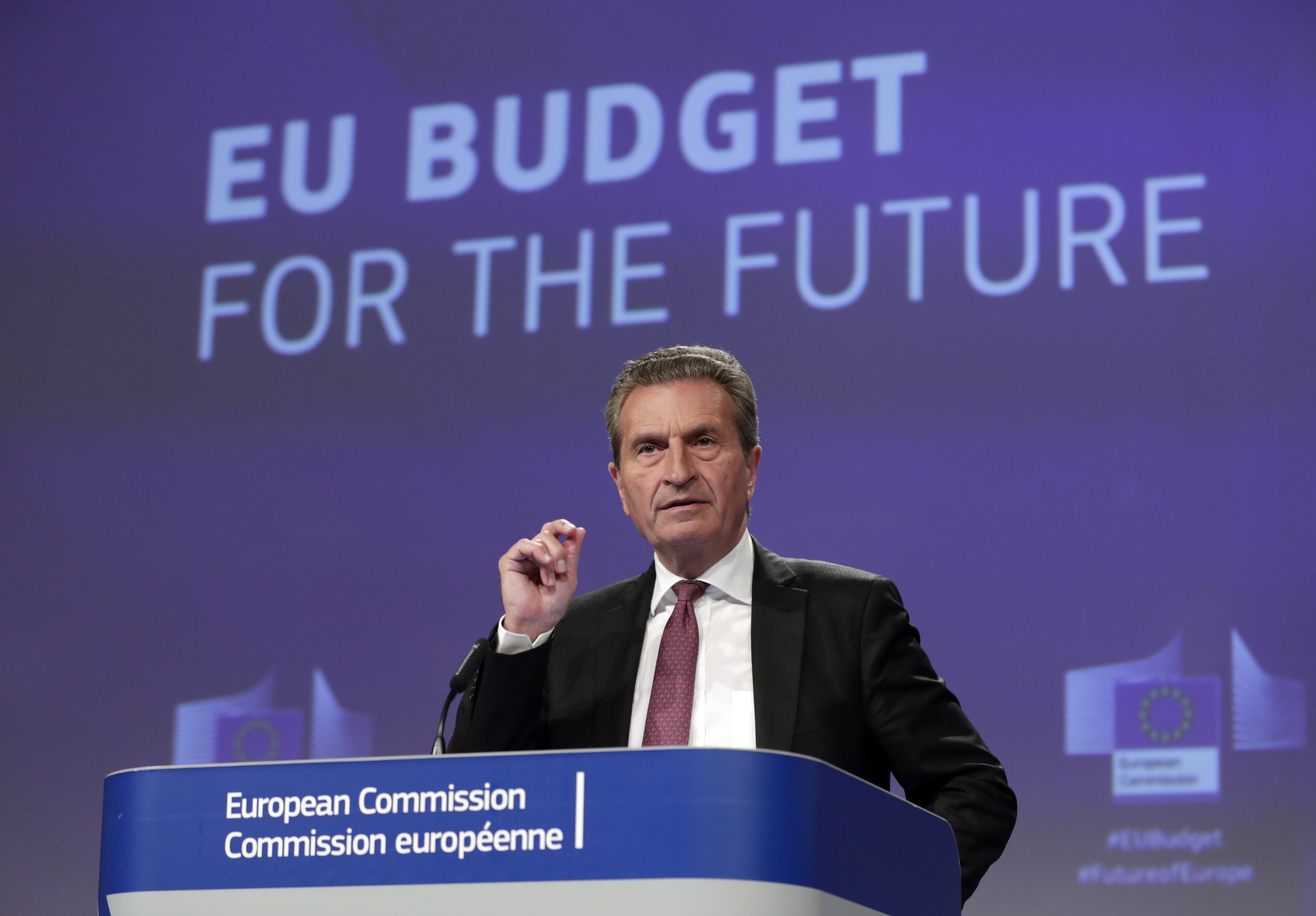 EU:n rahoituksesta tulevalle seitsemälle vuodelle haetaan Suomen kaudella kompromissia. Unionin budjettikomissaari Günther Oettinger puhui Brysselissä 13. kesäkuuta.