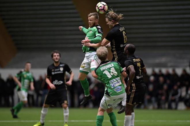 SJK:n Anders Bååth pääpelikamppailussa. KUVA: CLAS-OLAV SLOTTE