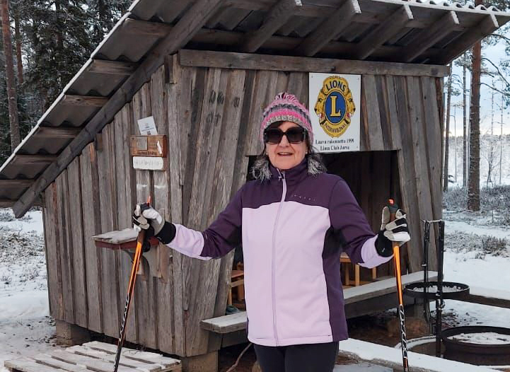 Kaverikirja: Anna-Liisa Myllymäki oppi vuosia sitten, että auton tuulilasia ei kannata raaputtaa muovilapiolla