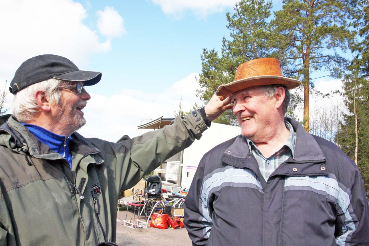 Temmesläinen Matti Hjelt ihaili oman kylän miehen Kalevi Hongan hienoa, Irwin Goodman -nahkahattua.