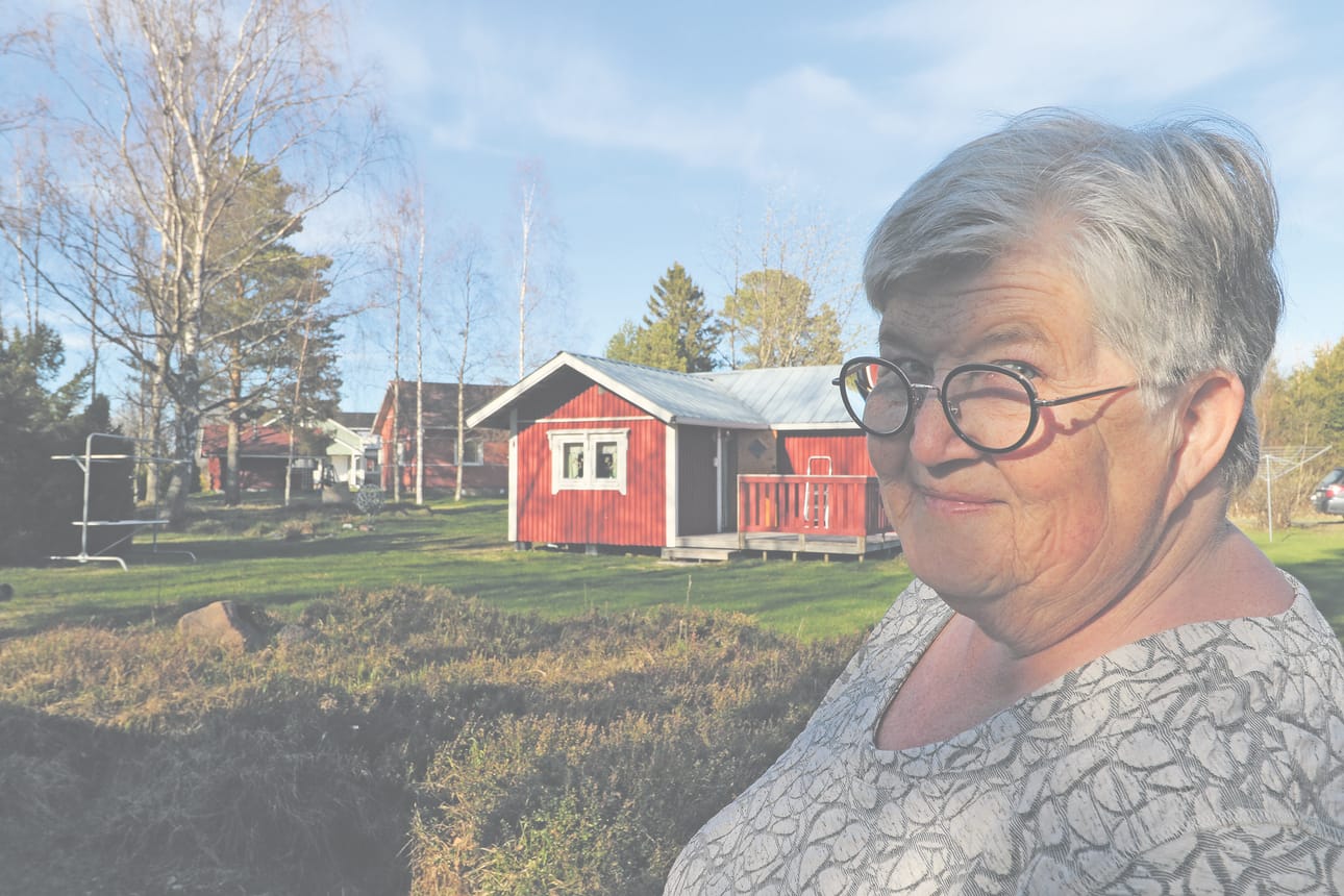 Eila Korkalan edesmennyt puoliso Arvo nikkaroi mökin saunalle tikan näköisen kolkuttimen.