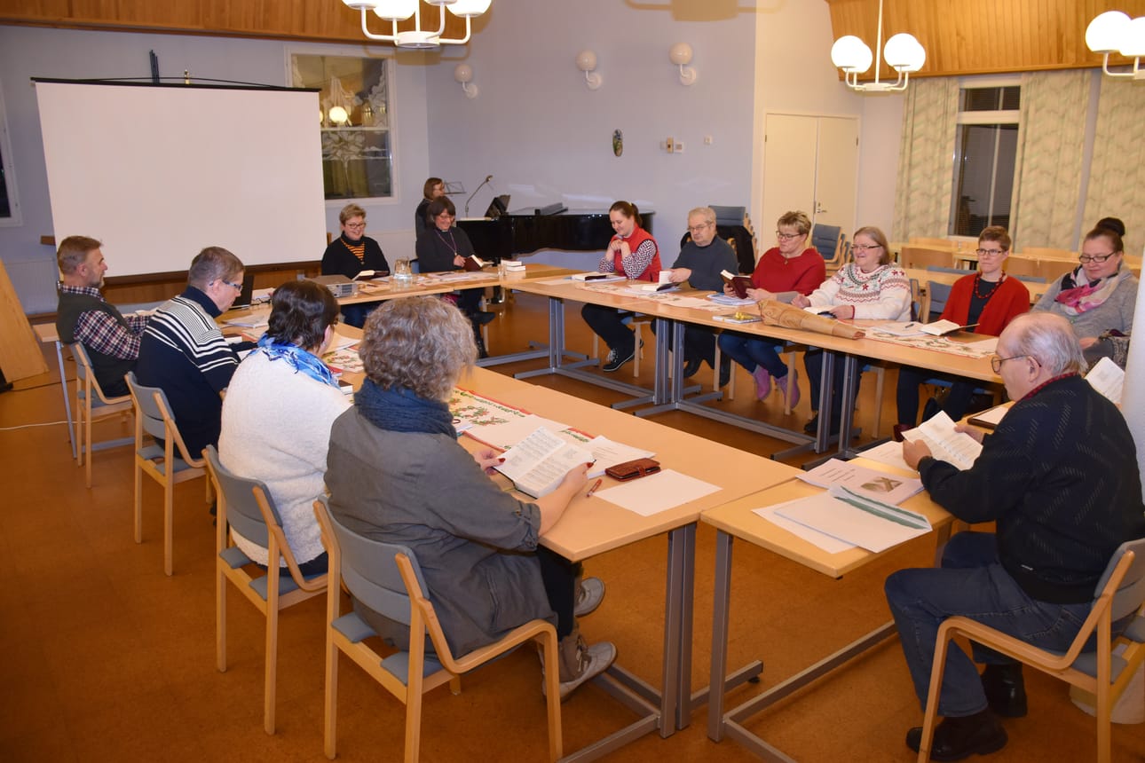 Arkistokuvassa Posion kirkkovaltuusto pari vaalikautta sitten vuonna 2017.