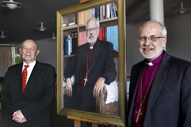 Taidemaalari Timo Vuorikosken maalaama muotokuva Simo Peurasta paljastettiin vuonna 2004. ARKISTOKUVA: JOUKO HÄNNINEN