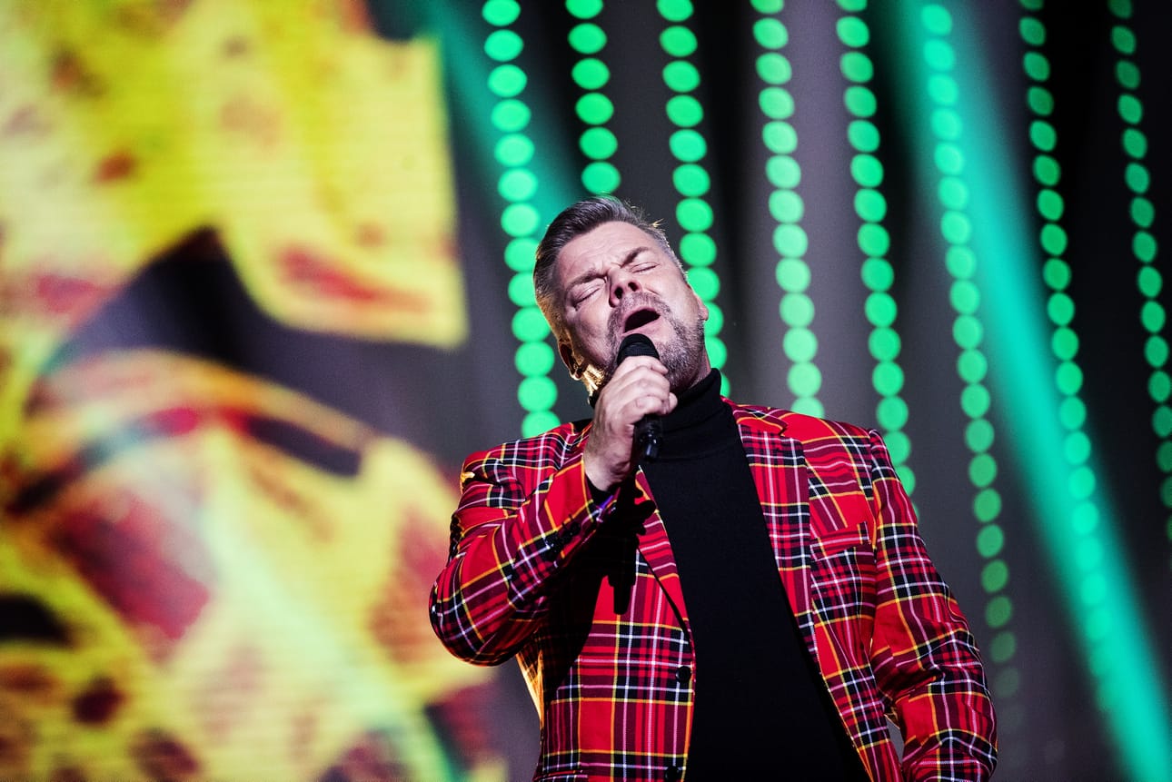 Jari Sillanpää esiintyy joululaulukiertueellaan Laihian kirkossa. Arkistokuva.