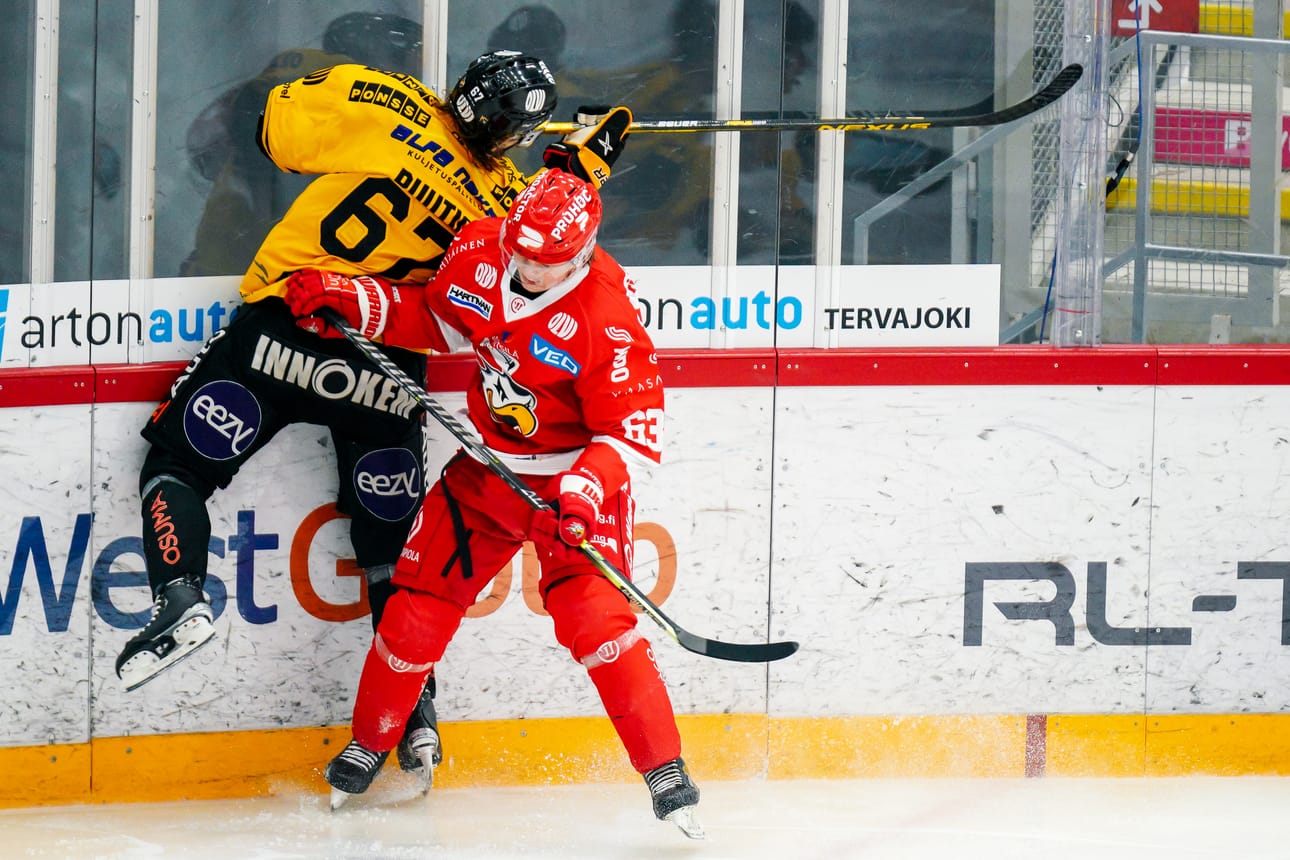 Lari Heikkinen rymistelee tänään Sportin kolmosketjussa.