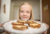 Mestari leipoo karjalanpiirakoita