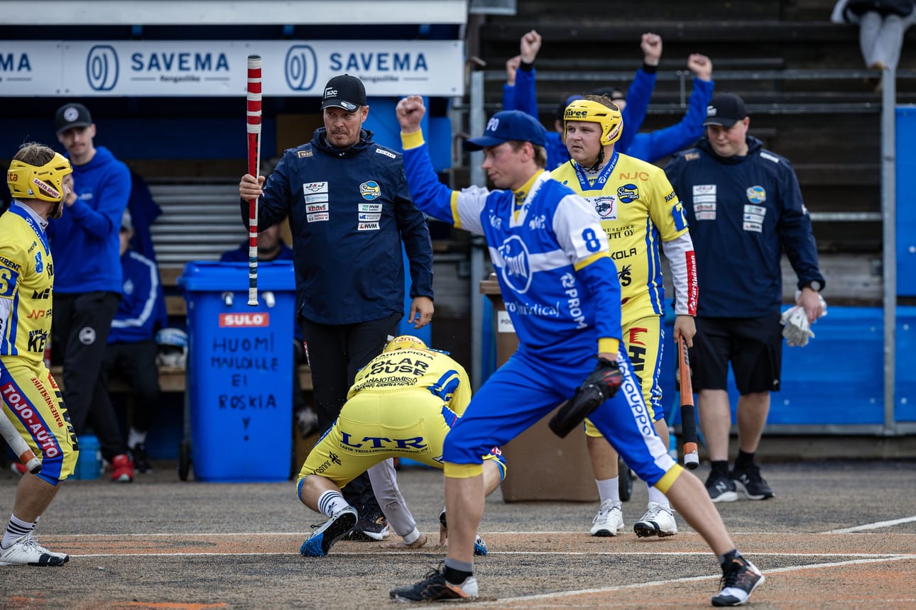 Samuli Pohjola on saanut tuulettaa loppukaudesta. Arkistokuva ottelusta Simon Kiriä vastaan.