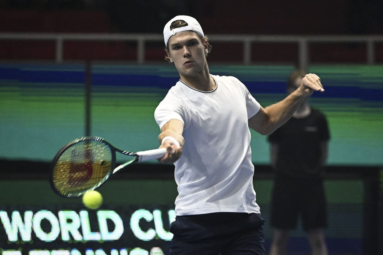 Britannian voitto varmistui, kun Otto Virtanen (kuvassa) hävisi Billy Harrisille 4–6, 6–7 (4–7). LEHTIKUVA / Emmi Korhonen