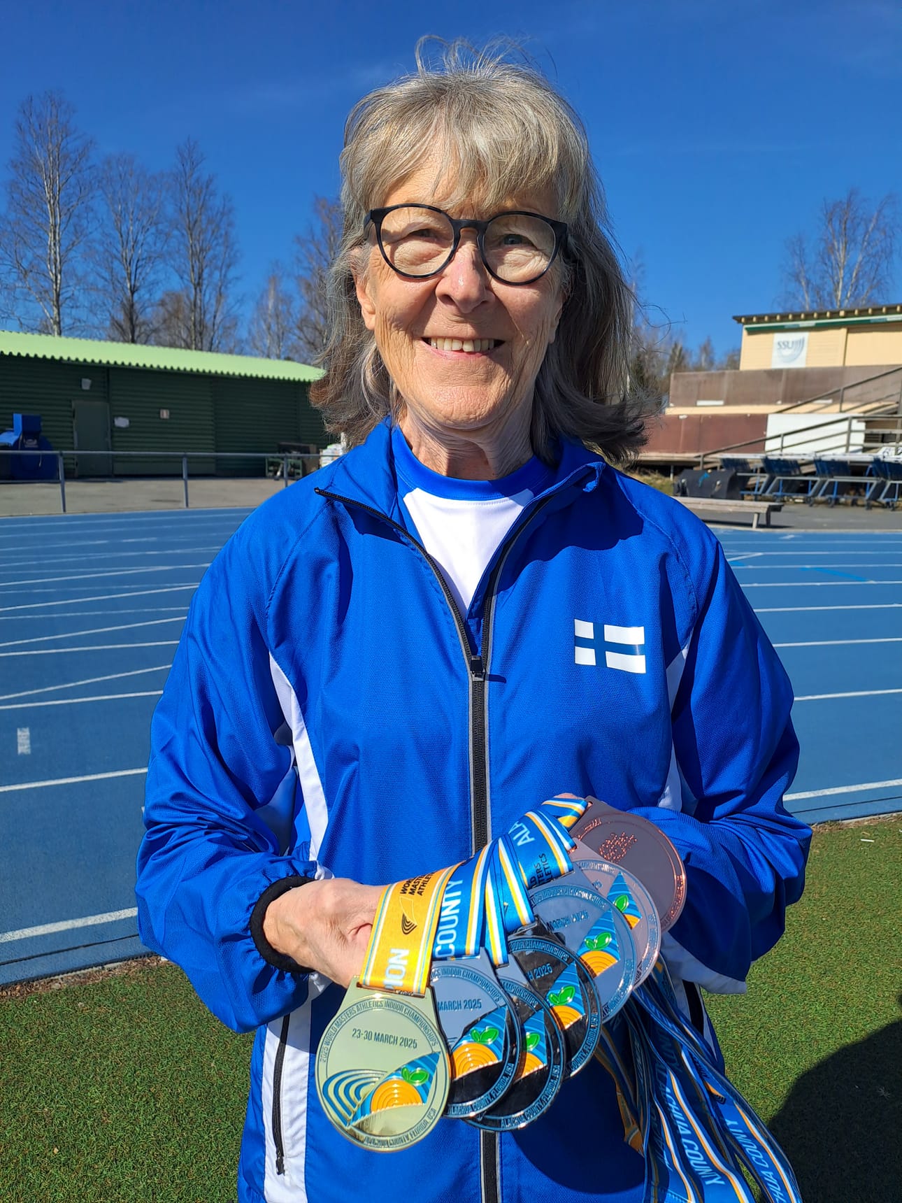 Helinä Pihlajan saldo MM-kisoista oli seitsemän mitalia. Mitalisaalista kelpaa esitellä hymyssä suin.