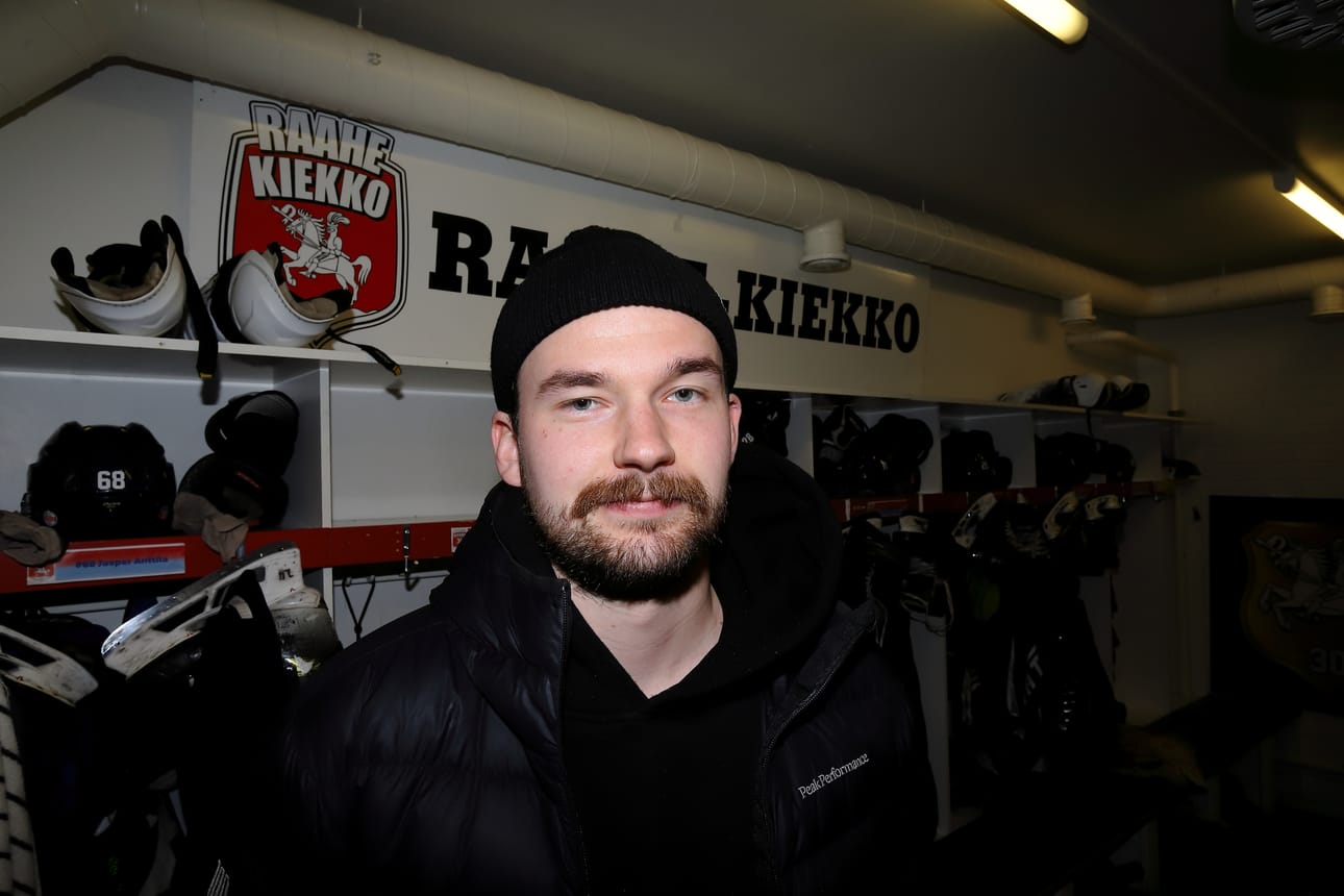 Samuli Vainionpää ei pelannut viime kaudella lainkaan, mutta tälle kaudelle hänen oli tarkoitus palata lajin pariin Espanjassa. Se reissu jäi kuitenkin lyhyeksi, joten nyt mies on Raahe-Kiekossa.