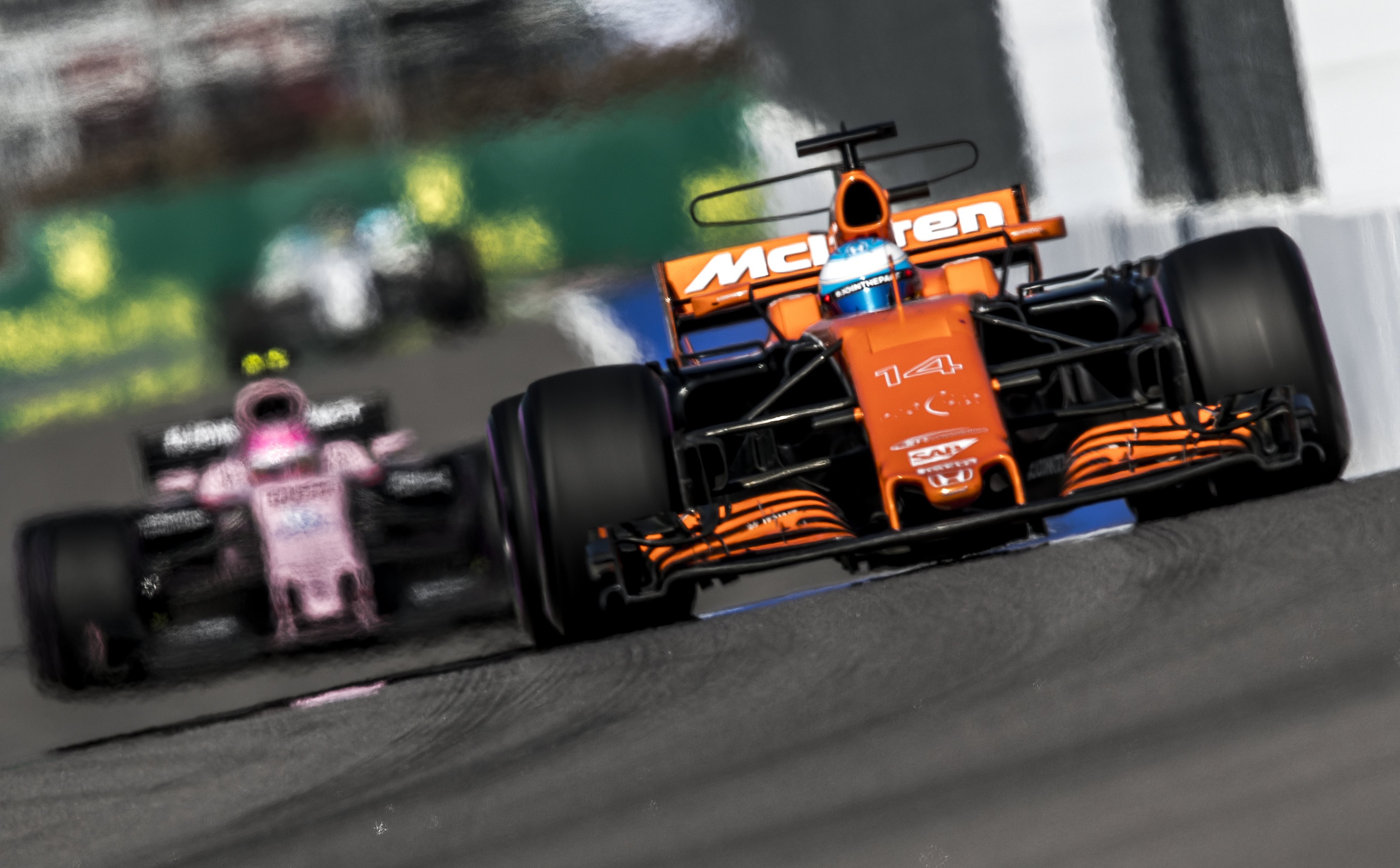 McLaren mukaan e-urheiluun - lupaa voittajalle simulaattorikuskin paikan