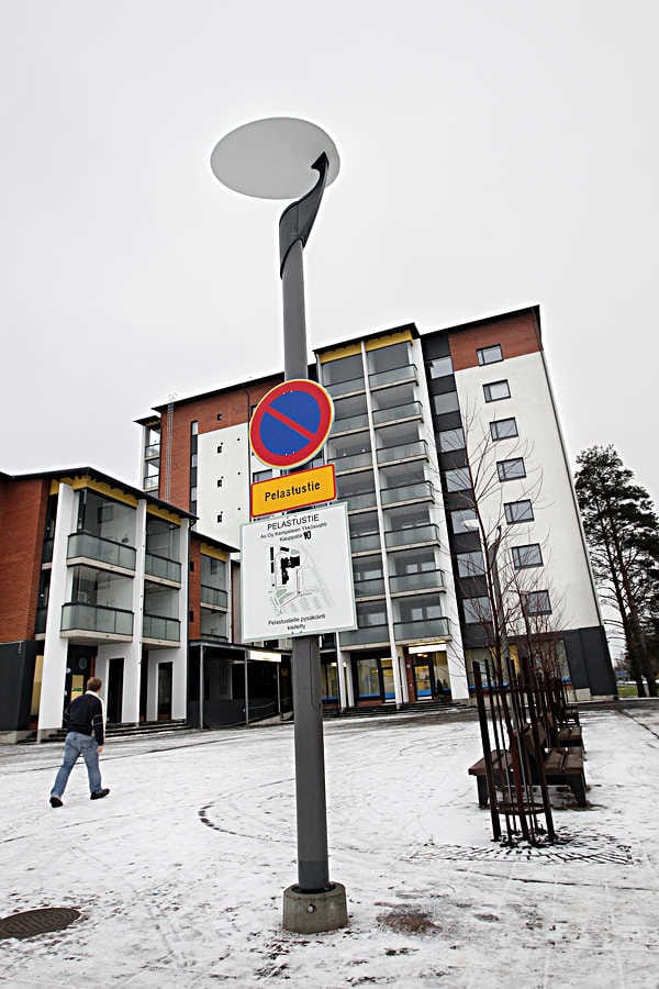 Torin on suunnitellut kunnanpuutarhuri Outi Tuomivaara. Istuinkivinä on käytetty vanhan Kirkonkylän koulun perustuskivet. Kevyenliikenteen kulkua torilla ohjaa punaisesta graniittikivestä tehty polku.