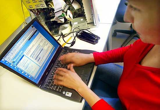 Keskusrikospoliisi varoittaa sähköposteihin tulevista huijausviesteistä.