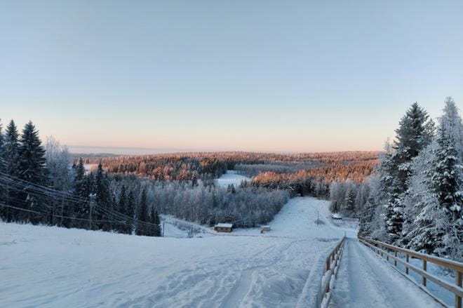 Talvisena kirkkaana pakkaspäivänä Vuorenmaan rinteillä oli hiljaista. KUVA: SARI HEINILÄ