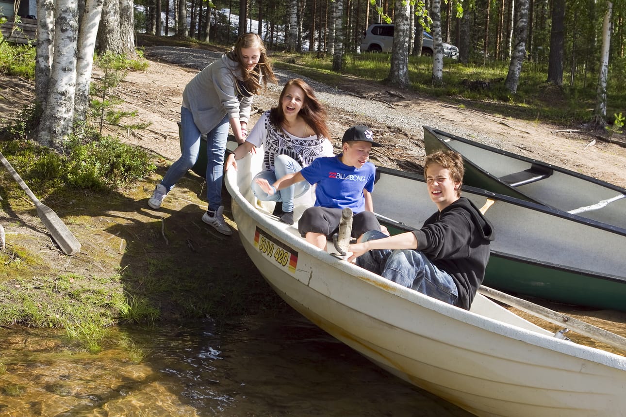 Aleksiina Koppelo, Iiris Salminen, Valtteri Ojala ja Willehard Lehtovaara olivat viime kesänä rippileirillä Utajärvellä.