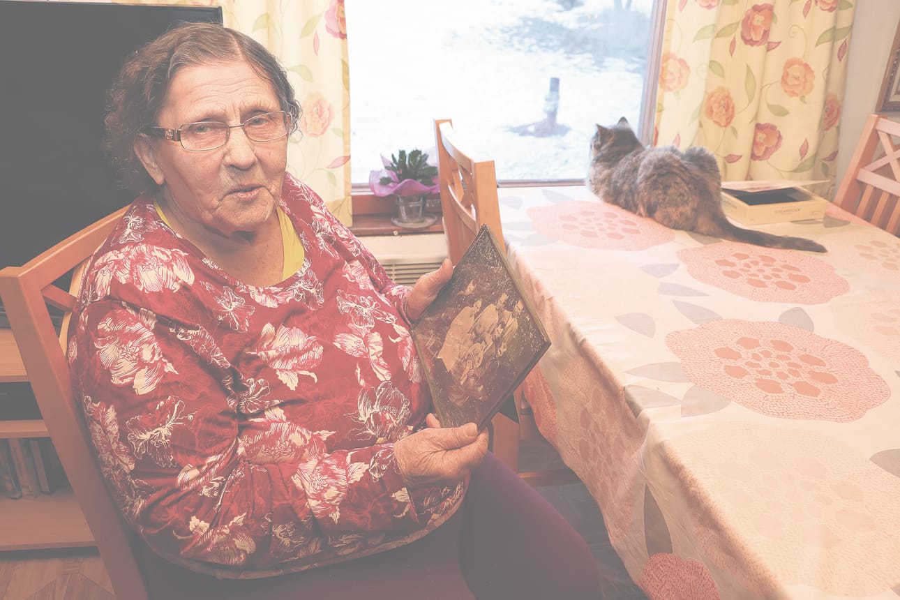 – Ihmeesti sitä selvittiin, vaikka äiti kuoli keuhkotautiin hyvin nuorena.