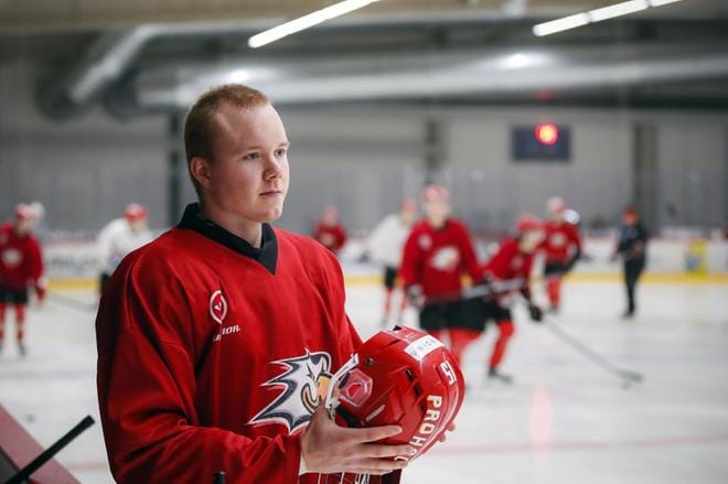 Sport-junioreissa jääkiekkoileva Juuso Vesala on Terijärv Ungdoms Sportklubbin kasvatti. KUVA: JARNO PELLINEN
