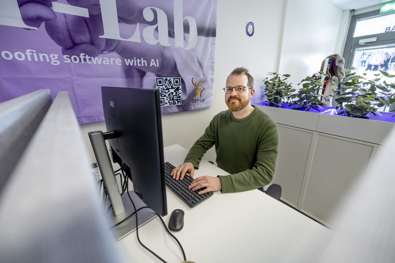 Jussi Rasku sai tänä keväänä Seinäjoen teknologiapalkinnon. Hän työskentee Tampereen yliopiston tutkijatohtorina ja GPT-Labin varajohtajana Seinäjoen yliopistokeskuksessa.
