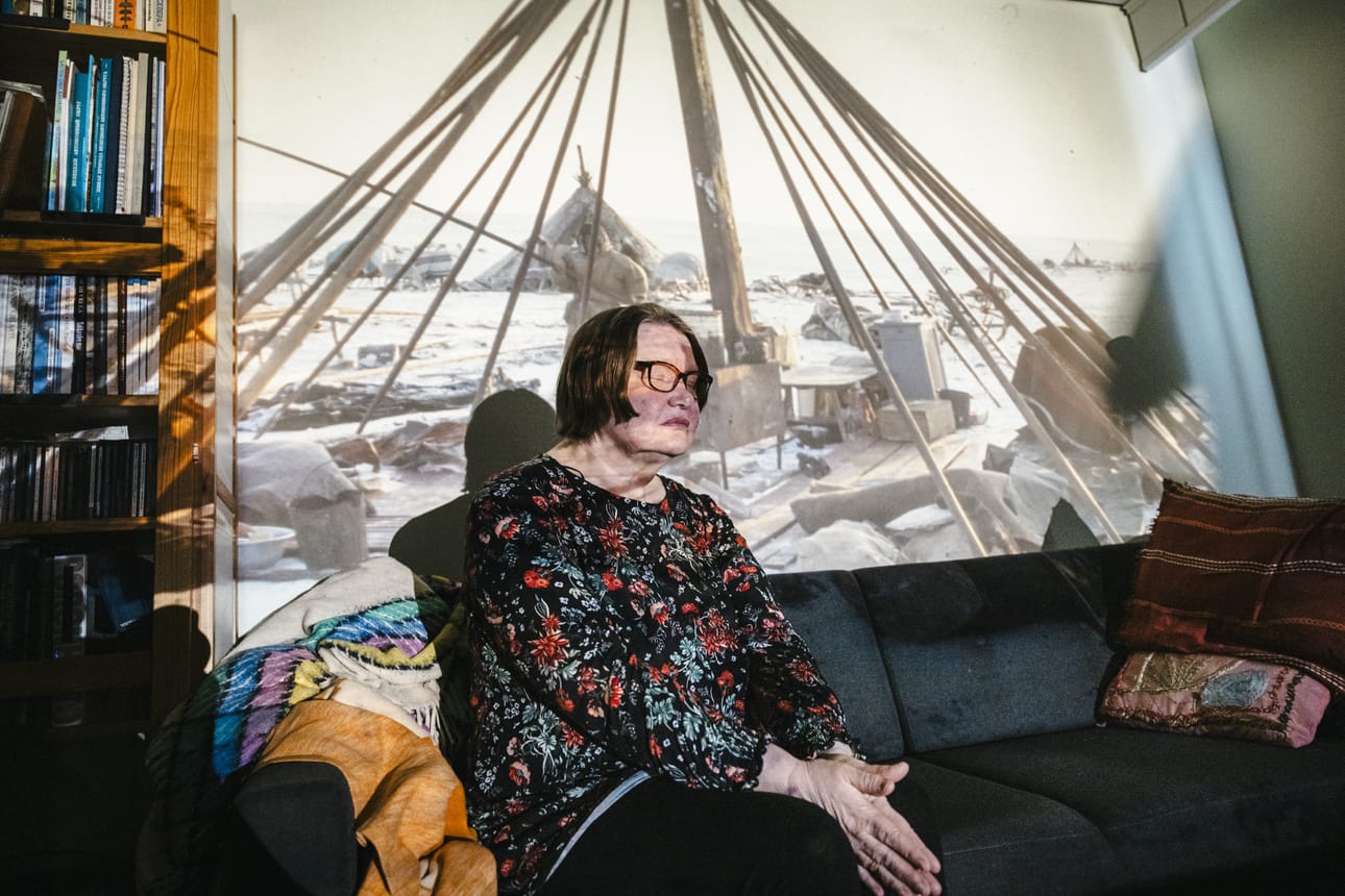 "Eläydyin voimakkaasti poronhoitajien elämään tunnetasolla", Tuisku kirjoitti väitöstutkimuksessaan. Tundra on muistoissa yhä kuin toinen koti.