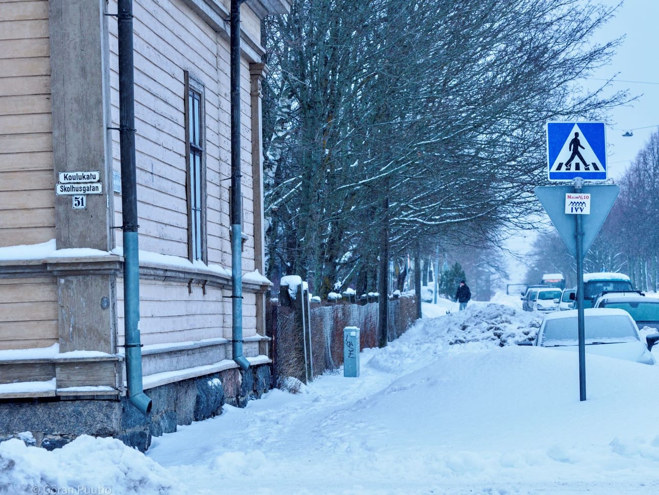 LUKIJA HALUAA kuulla, kenen vastuulla on jalkakäytävän osuuden hoito. ”Korsholmanpuistikko 5 aina Koulukadulta Läntiselle Kasarmikadulle saakka on ollut useampana vuonna auraamatta.” KAUPUNKI VASTAA: Jalkakäytävän auraus, hiekoitus ja lumen pois ajaminen on kiinteistölle kuuluva lakisääteinen velvollisuus. Lukijan kuva.