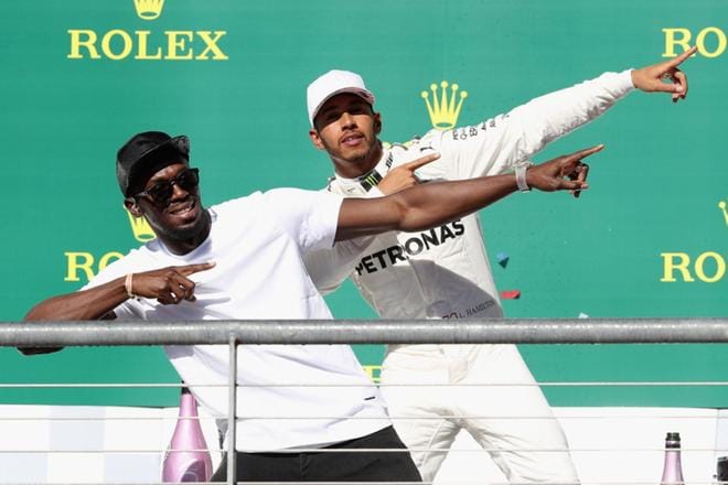Supertähti Usain Boltin lopettamisen pelätään laskevan yleisurheilun vetovoimaa. Tässä Bolt poseeraa Formula ykkösten maailmanmestarin Lewis Hamiltonin kanssa. KUVA: LEHTIKUVA/MARK THOMPSON