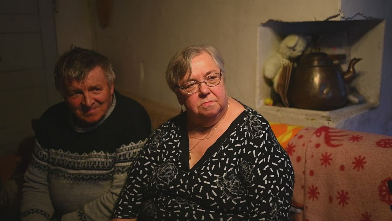 Oiva ja Eila Ronkainen ovat olleet naimisissa 50 vuotta. Videolla he kertovat tapaamisestaan, kihloihin menostaan ja avioliiton solmimisesta. Haastattelun päätteeksii Oiva ja Eila mouskauttavat juhlasuudelman.