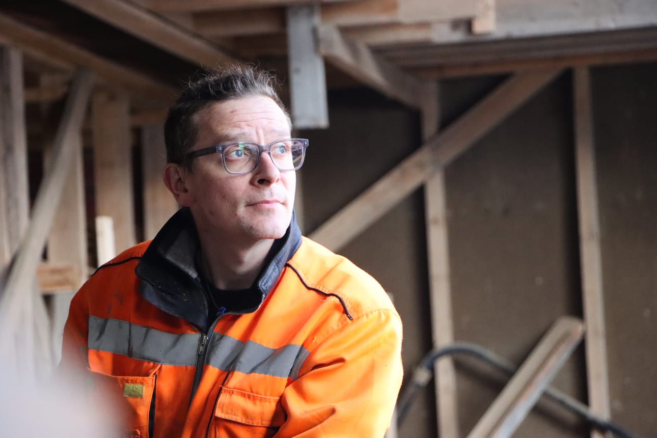 Ihmisten auttaminen on aina ohjannut Jukka Rajalaa hänen valinnoissaan. Ammattitaito kietoutuu kulttuurin ja hyvinvoinnin ympärille. Työnsä Vaasan kaupungin kulttuurisuunnittelijana hän jätti hiljattain.