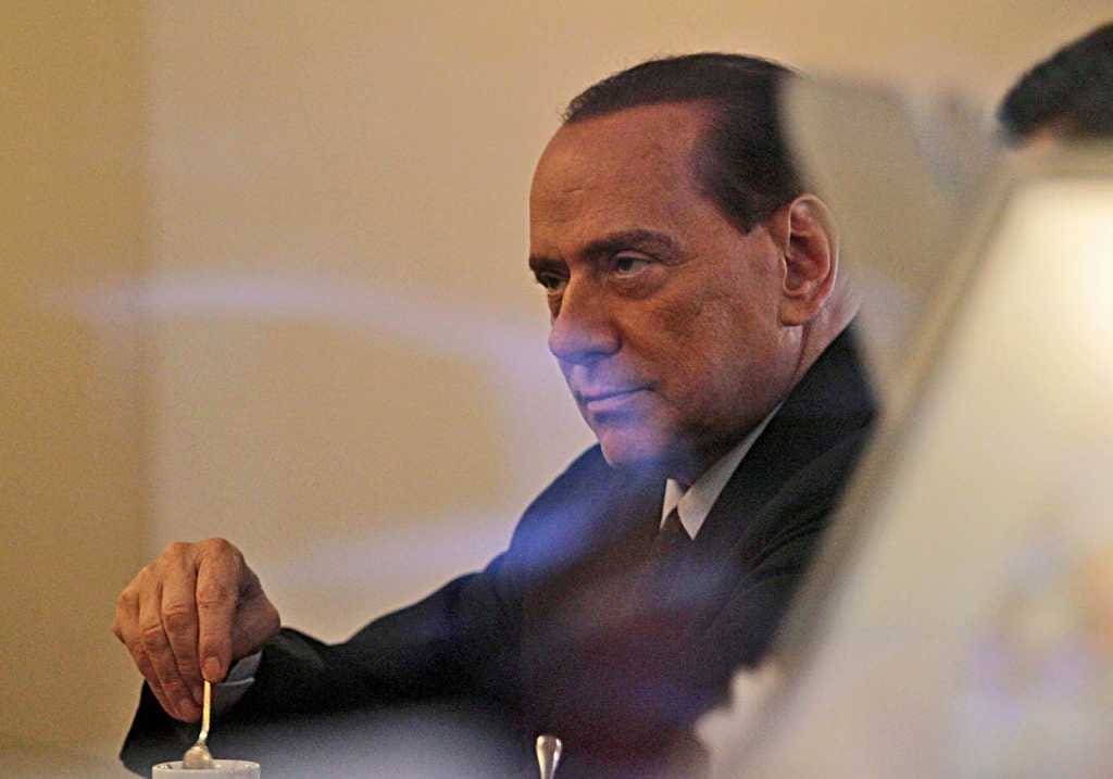 Silvio Berlusconi aikoo palata jalkapalloseura AC Milanin johtoon.