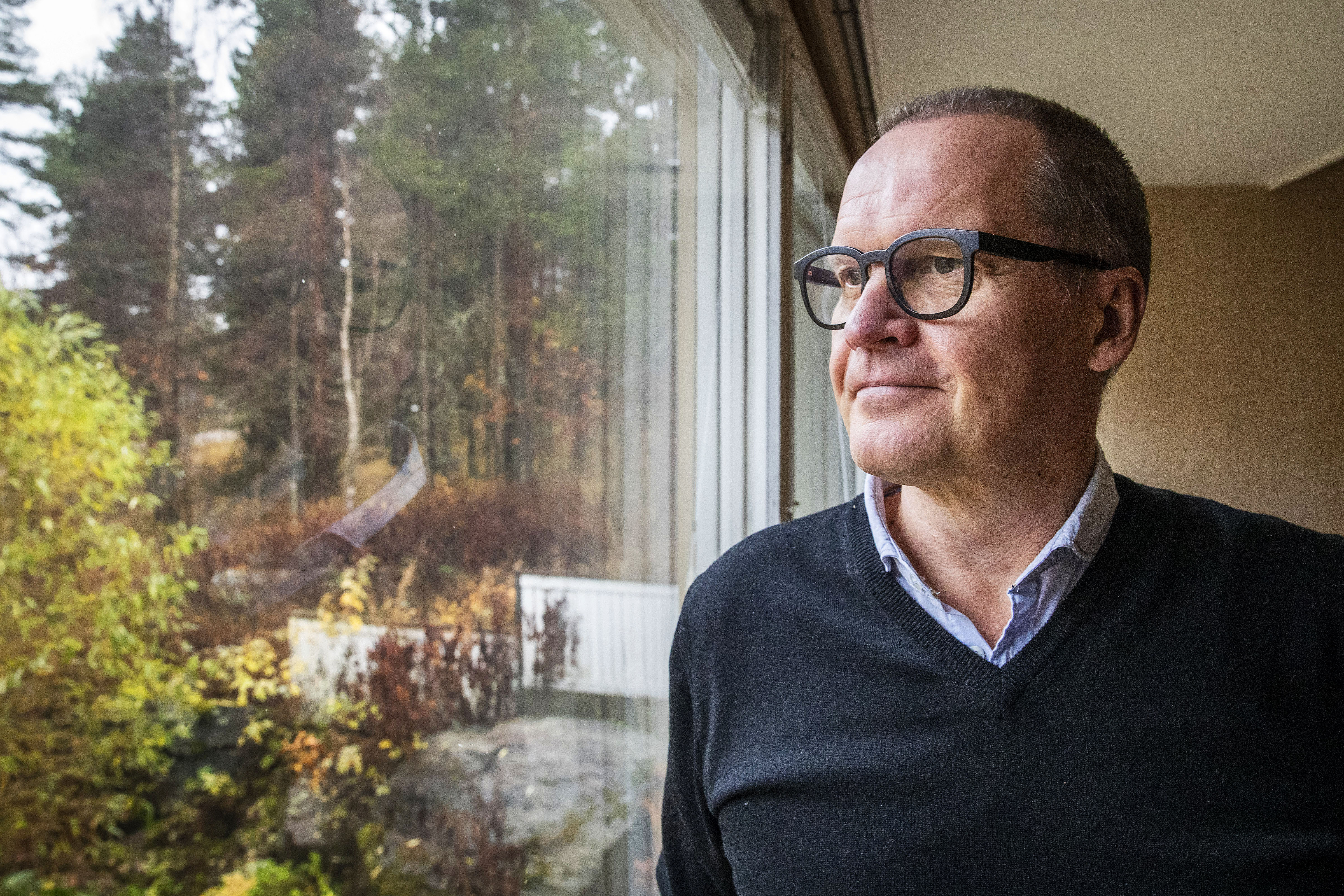 Liiku, istuva ihminen! – Korkalovaarasta Zürichiin fysioterapian professoriksi ponnistanut Hannu Luomajoki kirjoitti kipukirjan istumatyöläiselle