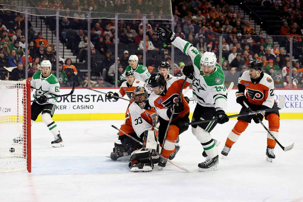 Dallas Starsin suomalaishyökkääjä Roope Hintz laukoi ensimmäisen erän 2–0-maalin. LEHTIKUVA/AFP