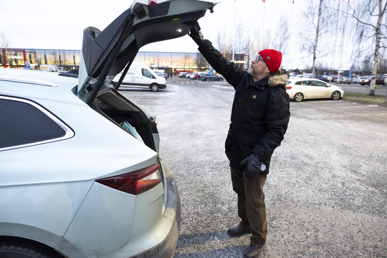 Jarmo Nissin mielestä Kaakkurin kiertoliittymä toimii loogisesti, mutta joulun tapaisina juhlapäivinä on hieman ruuhkaa.