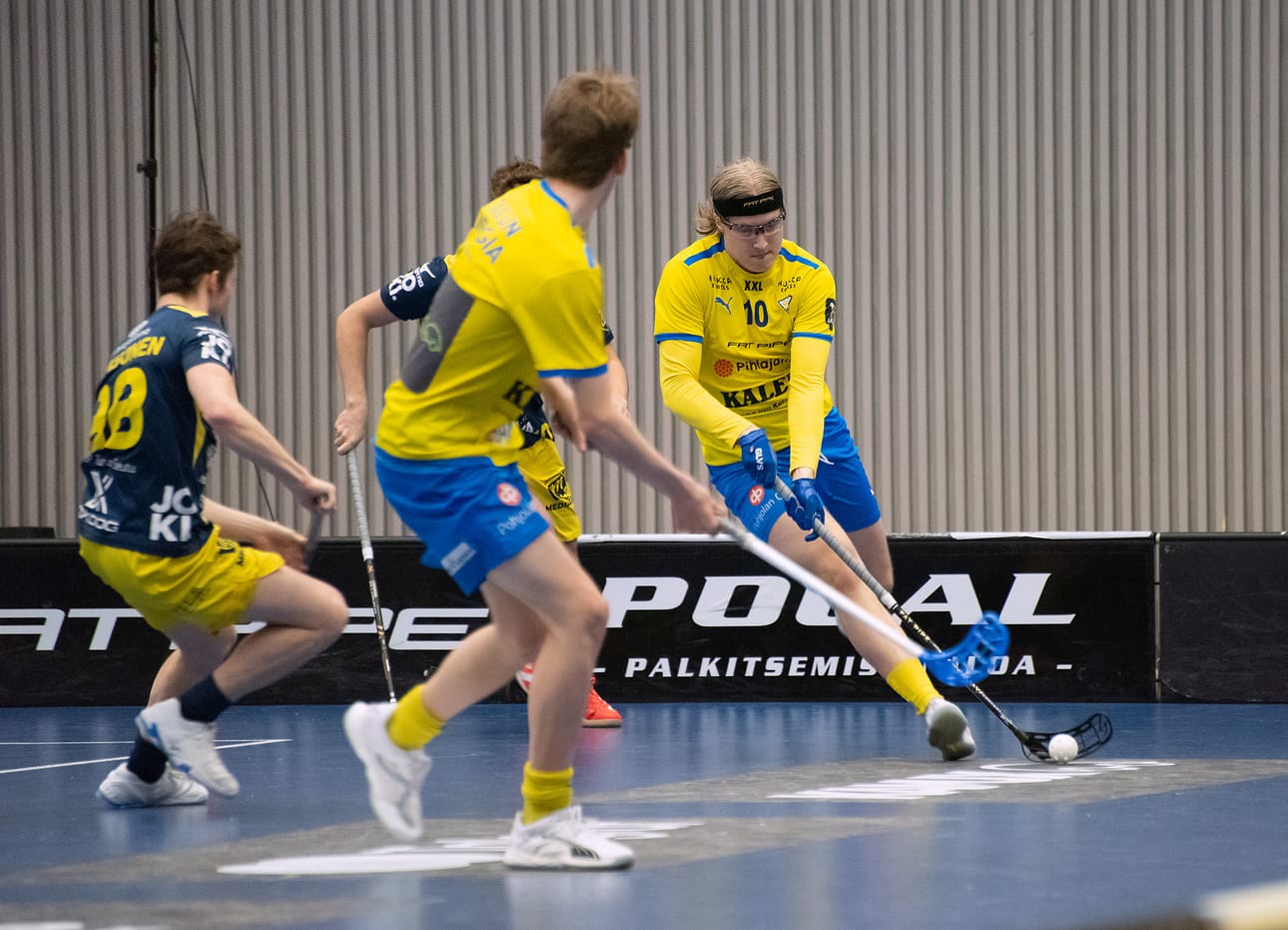 Joona Karjula (10) pelasti OLS:n pinteestä lauantaina kahdella maalillaan.
