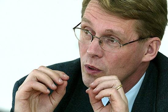 Matti Vanhanen pärjää imagokyselyissä.