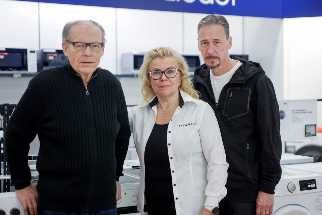 Toivo "Topi" Niskala perusti vaimonsa kanssa kodinkoneliikkeen Kemiin 52 vuotta sitten. Susanna Niskala-Sorsa ja Ari Sorsa ovat hekin tehneet liikkeessä elämäntyönsä.