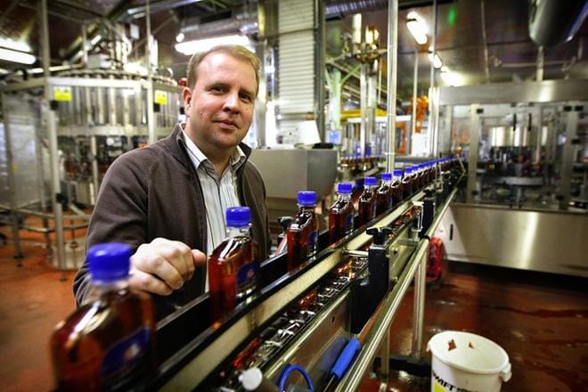 Viinatehdas Pramian pomo Marko Mäkinen ei arkaile tehdä rohkeita käänteitä: Hän ilmoittaa haluavansa ostaa lähes sata kertaa suuremman Altian tehtaan. Kuva: Matti Hautalahti